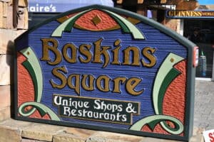 baskins square sign
