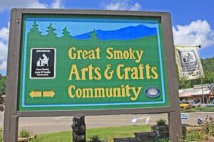 the gatlinburg arts and crafts community sign
